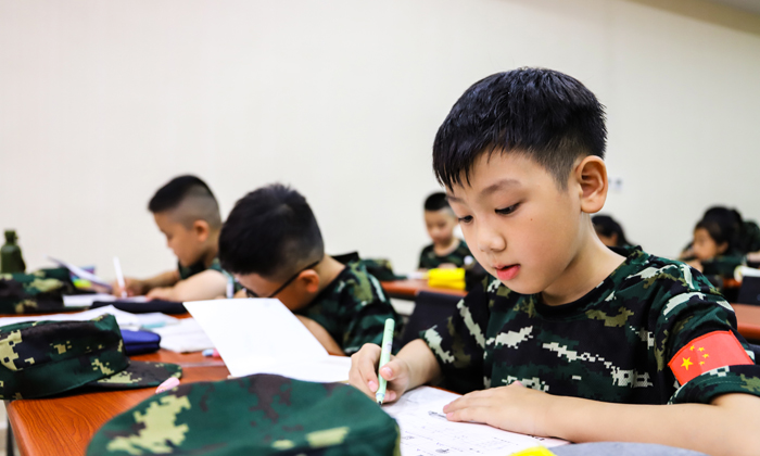 信號(hào)旗軍事夏令營
