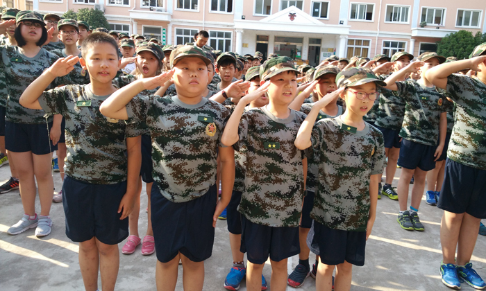 上海西點軍事夏令營讓我們學(xué)會了團隊合作精神