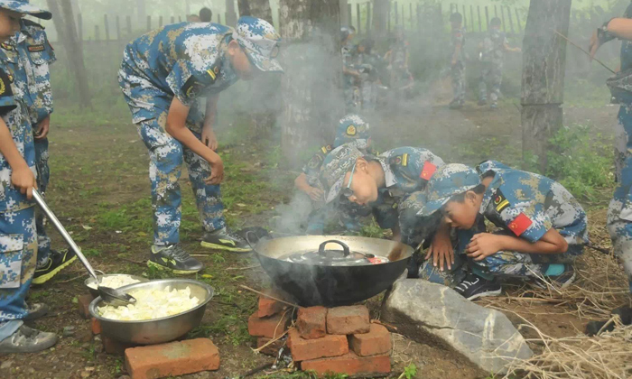 勇者軍事夏令營