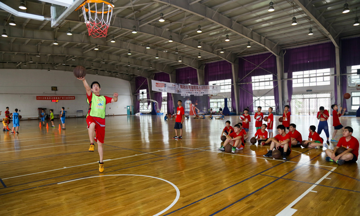 參加藍(lán)球運動對孩子成長有哪些幫助