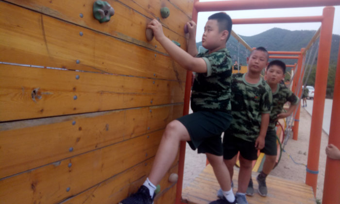 輝煌少年軍事夏令營(yíng)