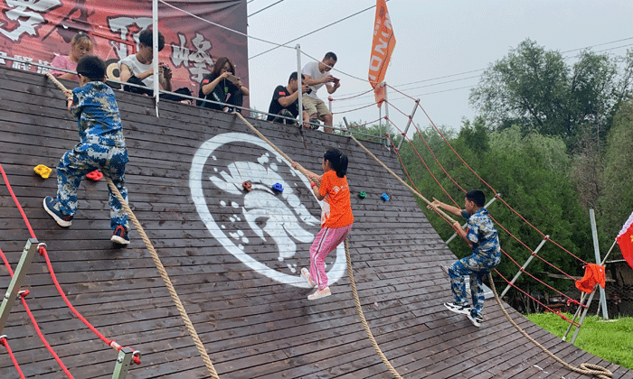 崢嶸年華軍事夏令營(yíng)