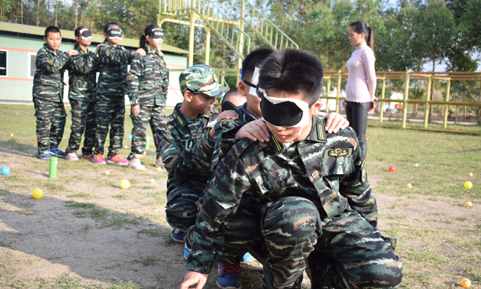 獵豹特戰(zhàn)夏令營讓孩子體驗軍旅生活