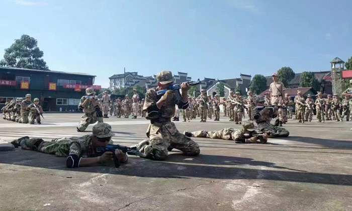 小戰(zhàn)神特訓(xùn)軍事夏令營(yíng)