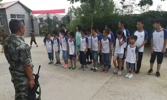 輝煌少年軍事夏令營(yíng)