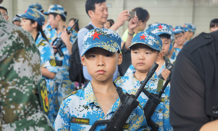 軍威特訓(xùn)營給孩子一個(gè)軍事假期