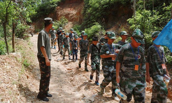 小精英軍事夏令營(yíng)好不好