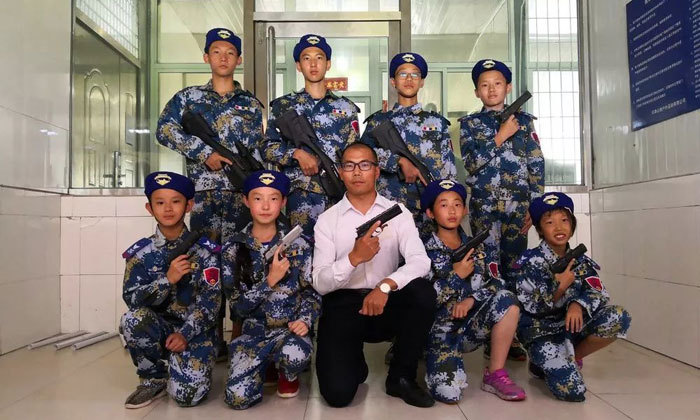 新疆雛鷹團(tuán)軍事夏令營(yíng)