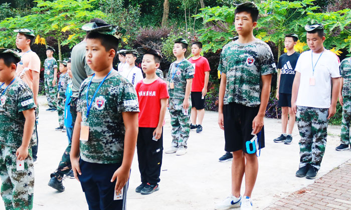 小精英軍事夏令營(yíng)