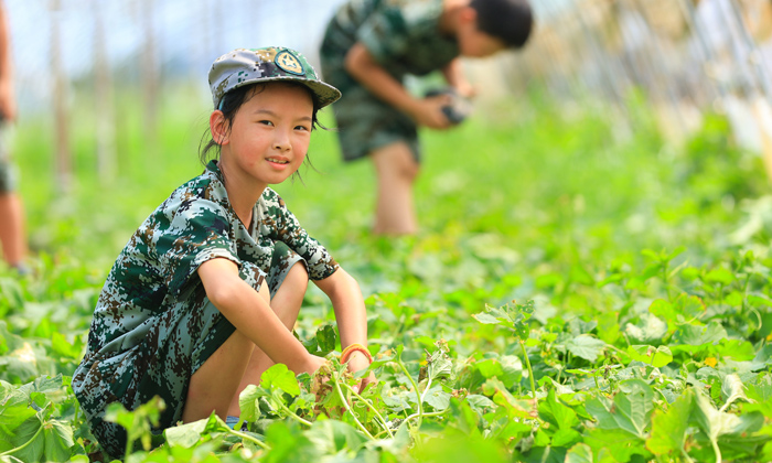 赤子特訓(xùn)軍事夏令營(yíng)
