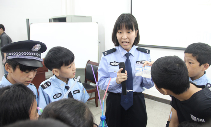 廣州青少年警訓(xùn)夏令營