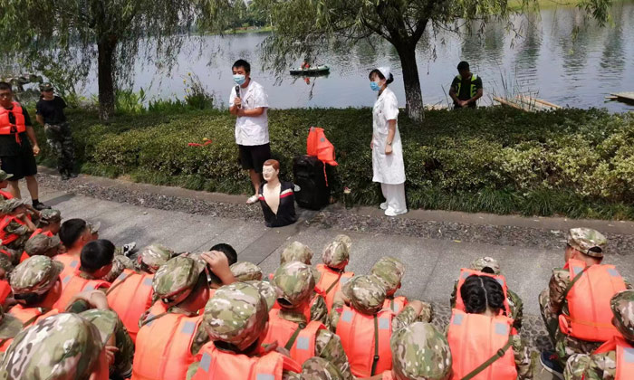 小戰(zhàn)神特訓(xùn)軍事夏令營