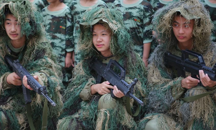 巨峰成長(zhǎng)軍事夏令營(yíng)