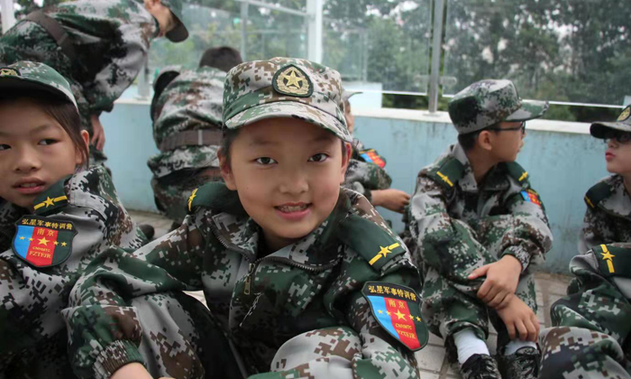 弘星軍事夏令營(yíng)