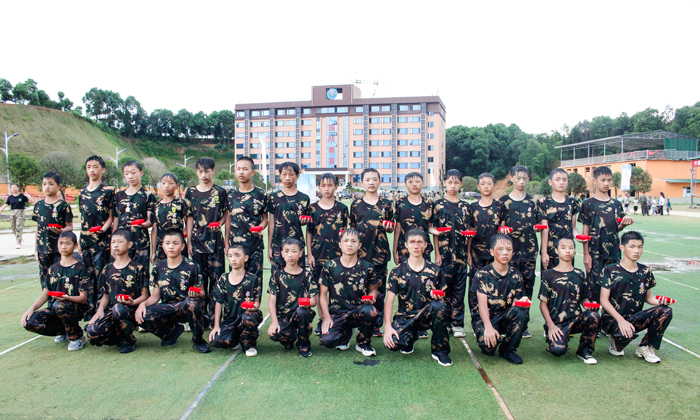 鐵血獵人軍事夏令營(yíng)