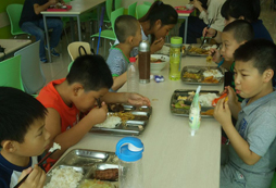 孩子們的用餐時間