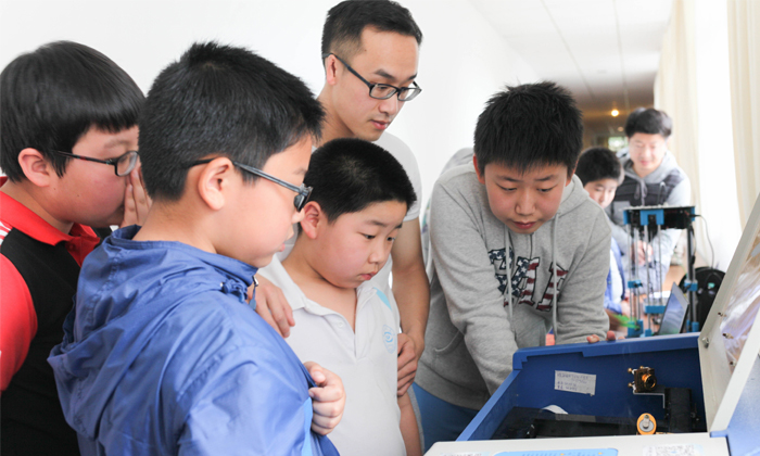 參加常州拓普思夏令營(yíng)圓孩子的科技?jí)?/> </a><div   id=