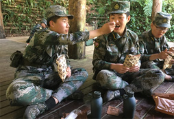 參加普洱軍事夏令營讓孩子養(yǎng)成軍人體質(zhì)