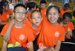 讓青少年良好的學(xué)習(xí)和生活習(xí)慣來(lái)青島夏令營(yíng)