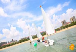 今年假期，青島帆板夏令營(yíng)帶你遨游大海！