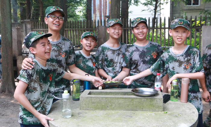參加青海軍事夏令營(yíng)提升青少年自身素質(zhì)