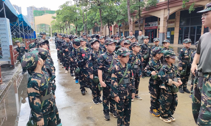 青少年軍事化夏令營(yíng)報(bào)名哪家好