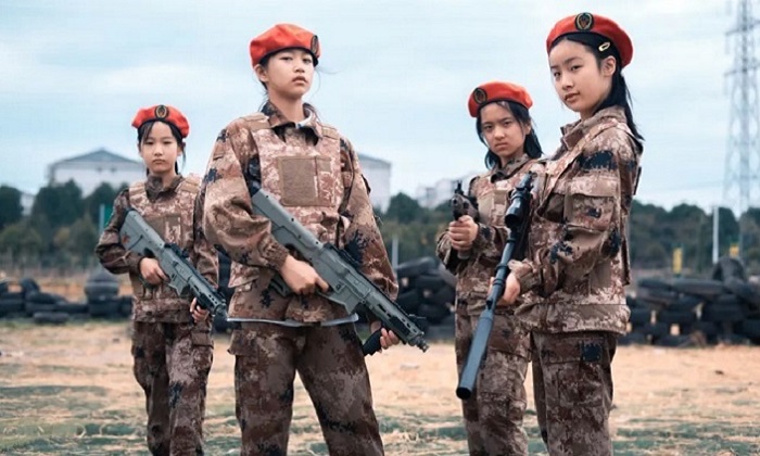 青少年軍事冬令營(yíng)