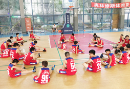 青少年參加籃球夏令營可以學(xué)到什么？