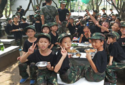 清遠(yuǎn)中學(xué)生軍事夏令營(yíng)活動(dòng)對(duì)于孩子的意義