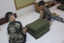 秦嶺軍事夏令營(yíng)塑造鋼鐵男孩