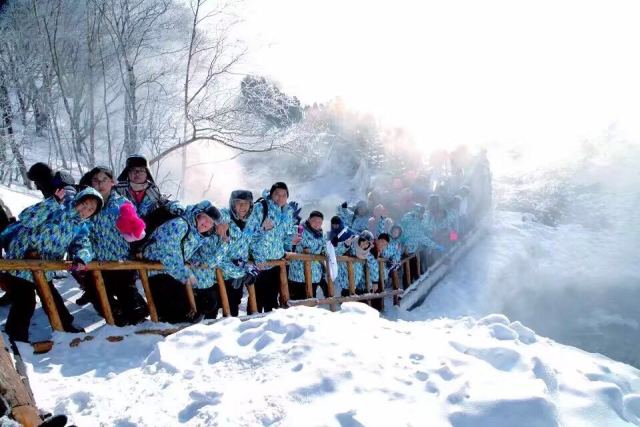 冬天，就讓我們跟隨親子冬令營的腳步感受冰雪神話吧！