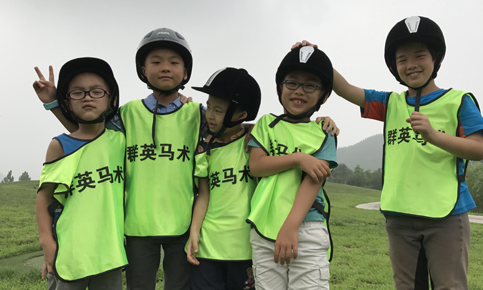 群英馬術(shù)夏令營合影