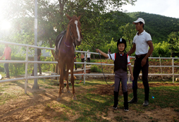 我牽著馬兒！