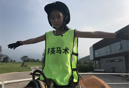 學(xué)習(xí)馬術(shù)培養(yǎng)皇室的氣質(zhì)