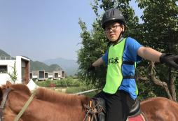 參加群英馬術(shù)夏令營來一次獨(dú)立的旅行