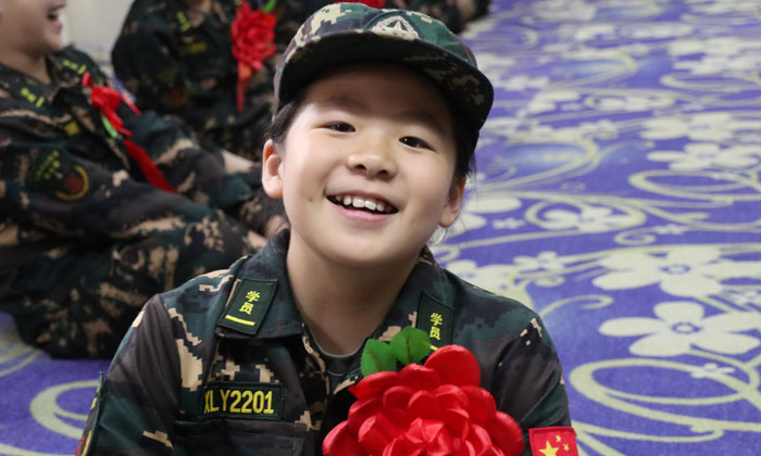 佩戴大紅花