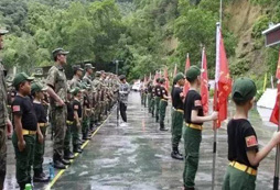 愛(ài)國(guó)教育，軍事訓(xùn)練、隊(duì)列訓(xùn)練