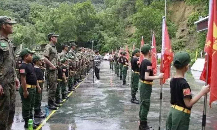 愛國教育，軍事訓練、隊列訓練