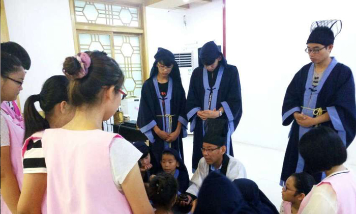 給孩子報(bào)夏令營