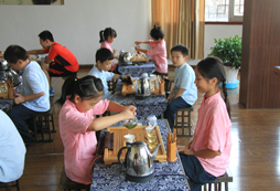 山東國學(xué)夏令營看茶道文化對孩子的影響