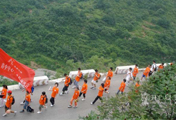 培養(yǎng)營員在城市或野外生存的信心和技能