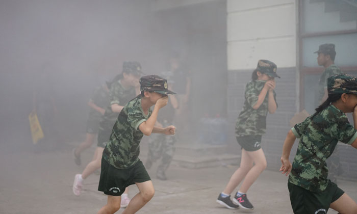高中生軍事訓(xùn)練夏令營(yíng)