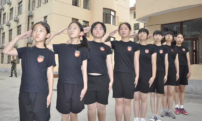 女生夏令營(yíng)