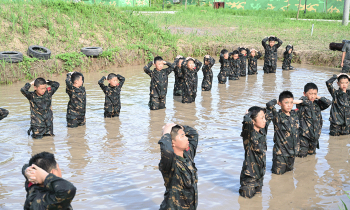 上海軍事夏令營課程有什么特色.gif