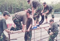 山西軍事化夏令營增強(qiáng)孩子愛國意識(shí)！