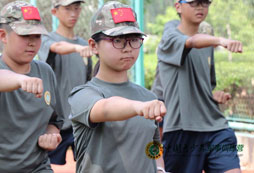 邵陽(yáng)青少年夏令營(yíng)教給孩子的不僅僅是素質(zhì)