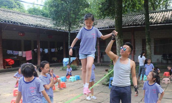 生存夏令營(yíng)營(yíng)地周?chē)闆r怎么樣？會(huì)不會(huì)有安全隱患？.jpg