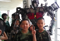 參加機(jī)器人夏令營增強(qiáng)孩子的邏輯思維