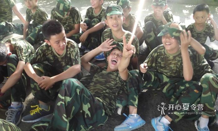 深圳軍事夏令營(yíng).jpg