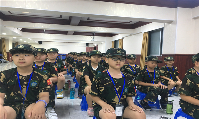 深圳軍事化夏令營(yíng)